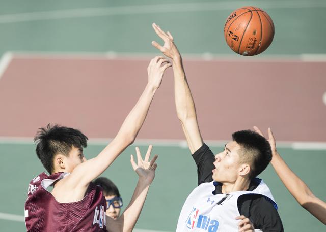 据知名记者罗马诺透露，罗克将在未来24小时内启程前往西班牙，参加巴萨的训练。